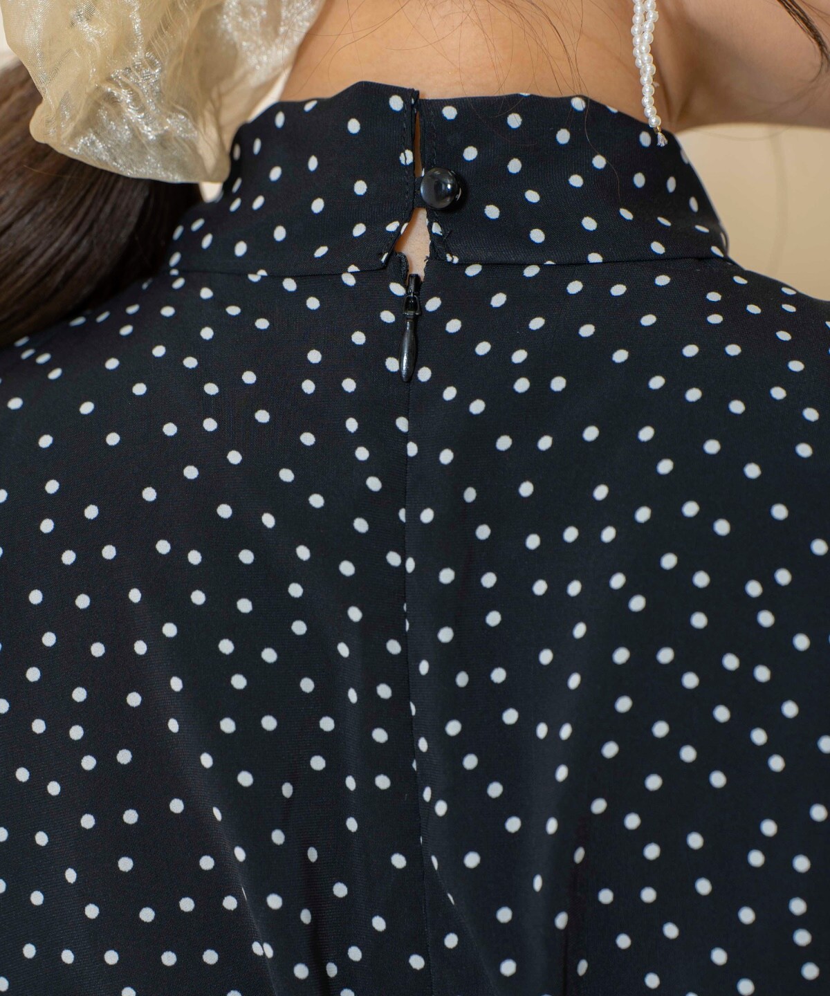 ドット柄ギャザーヘムボウタイワンピース