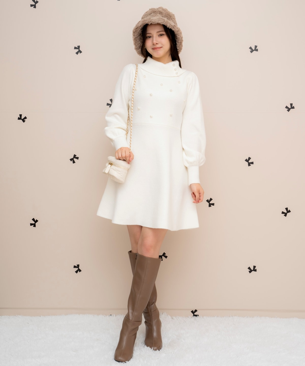 パール付きタートルネックニットワンピース