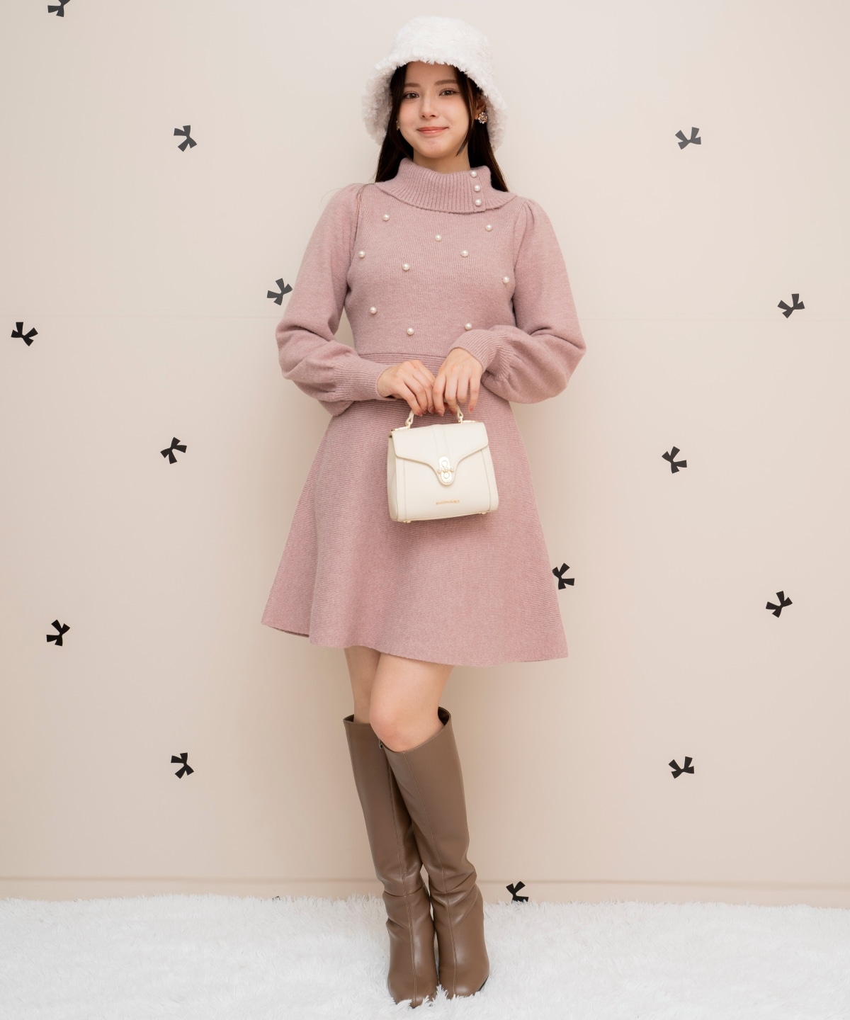 パール付きタートルネックニットワンピース