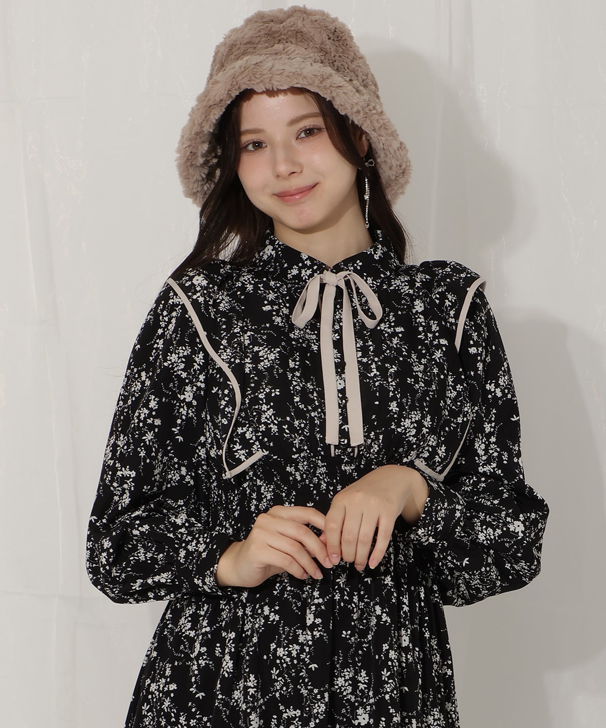 ティアード切り替えパイピングフリルワンピース