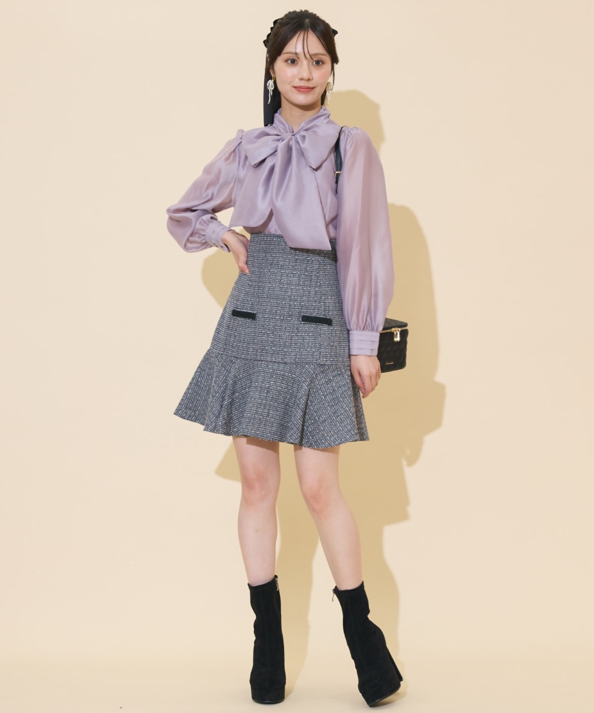 ボリュームリボンタイブラウス