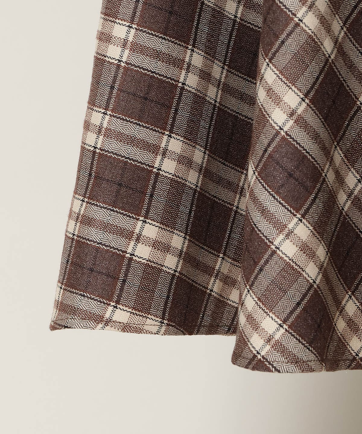 スリットデザインラッフルハイウエストスカート