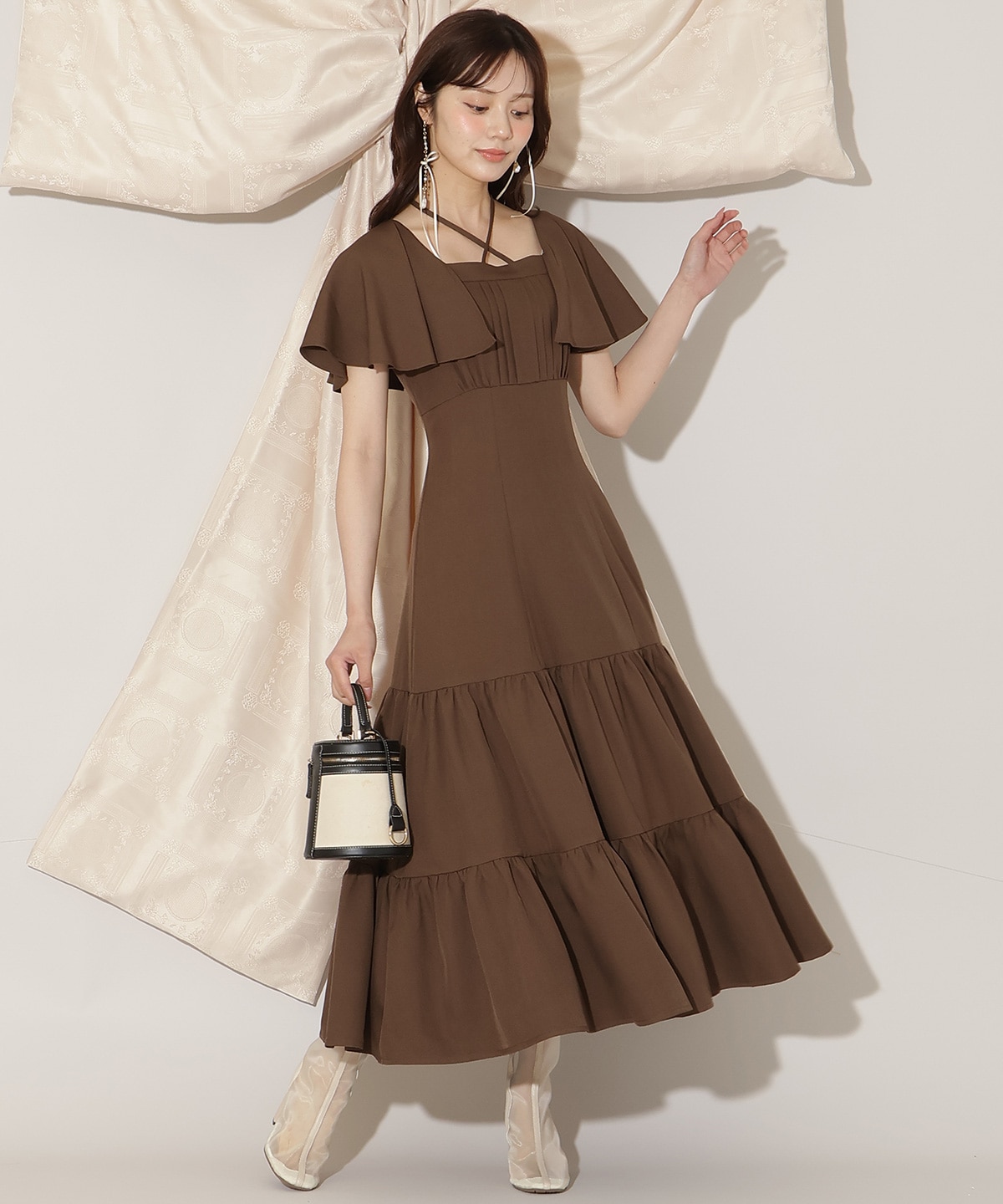 フレアースリーブティアードワンピース