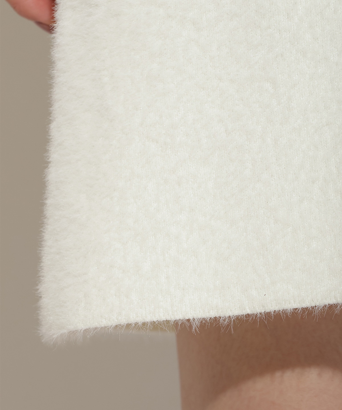 オープンショルダーラメフェザーニットワンピース