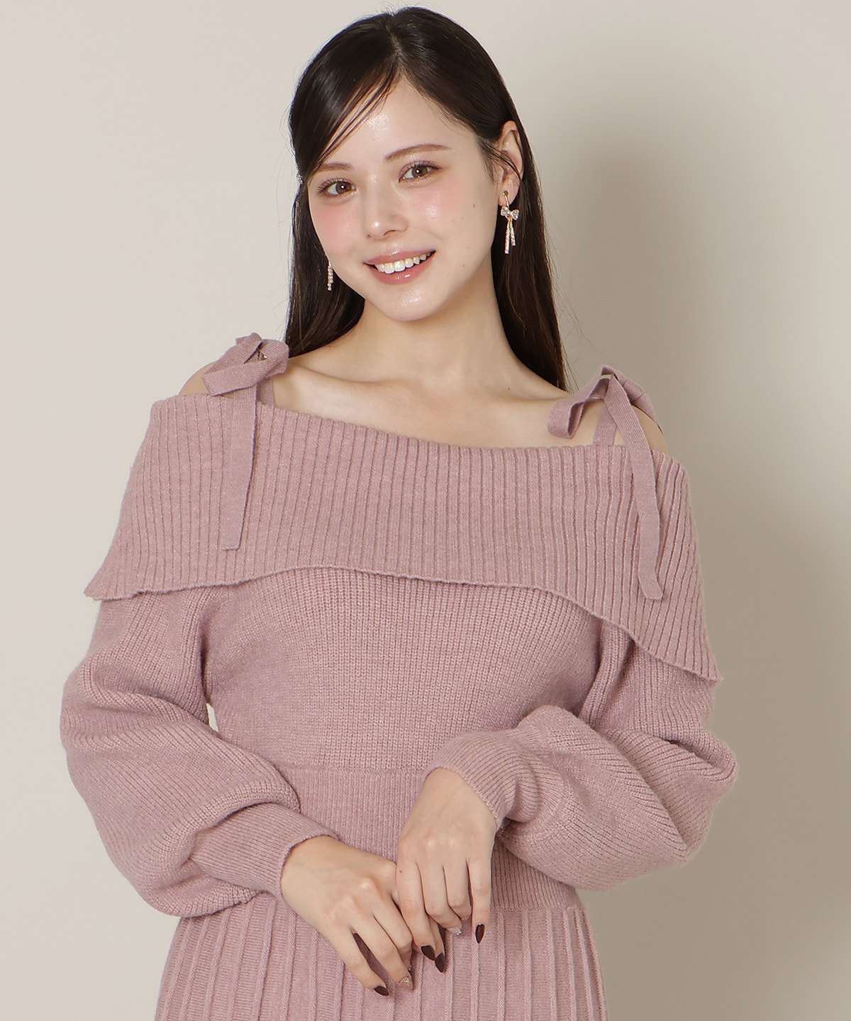 【12/18(thu) 12時予約スタート】オープンショルダープリーツニットOP