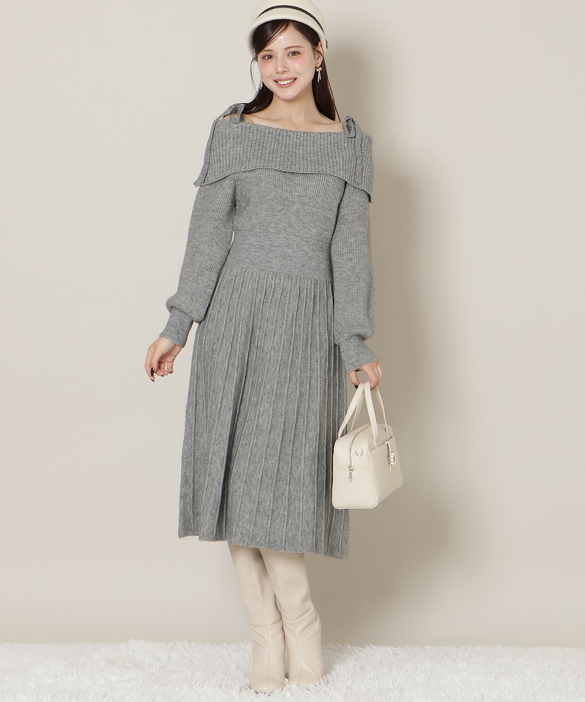 【12/18(thu) 12時予約スタート】オープンショルダープリーツニットOP