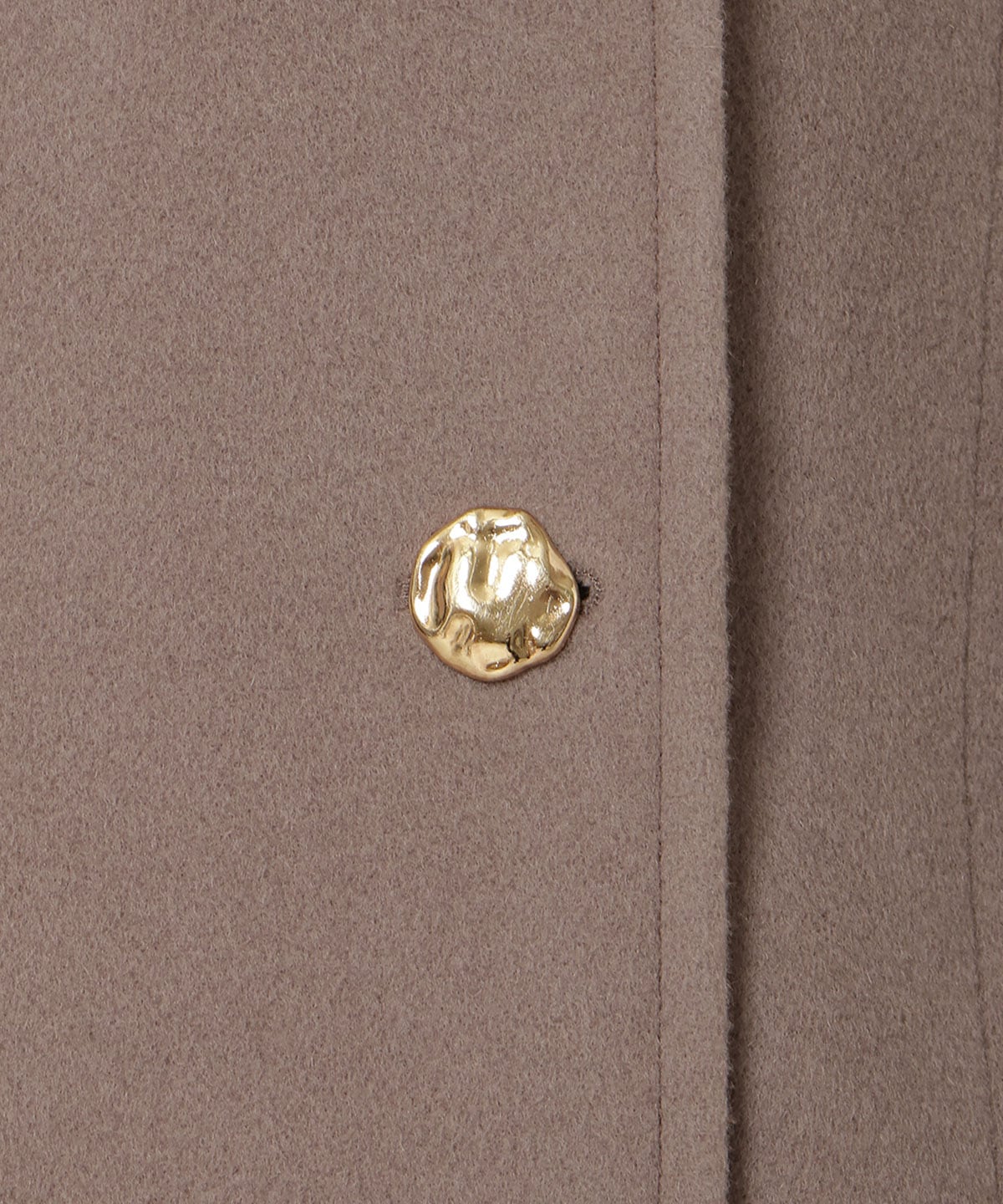 ゴールドボタンミドル丈Pコート