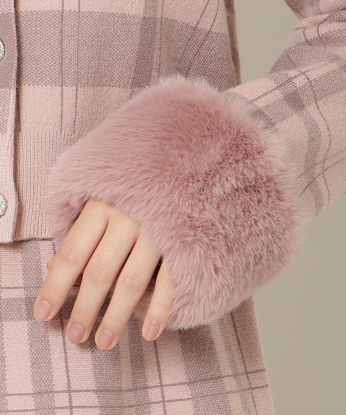 【新色追加】チェック柄ファーカフスカーディガン