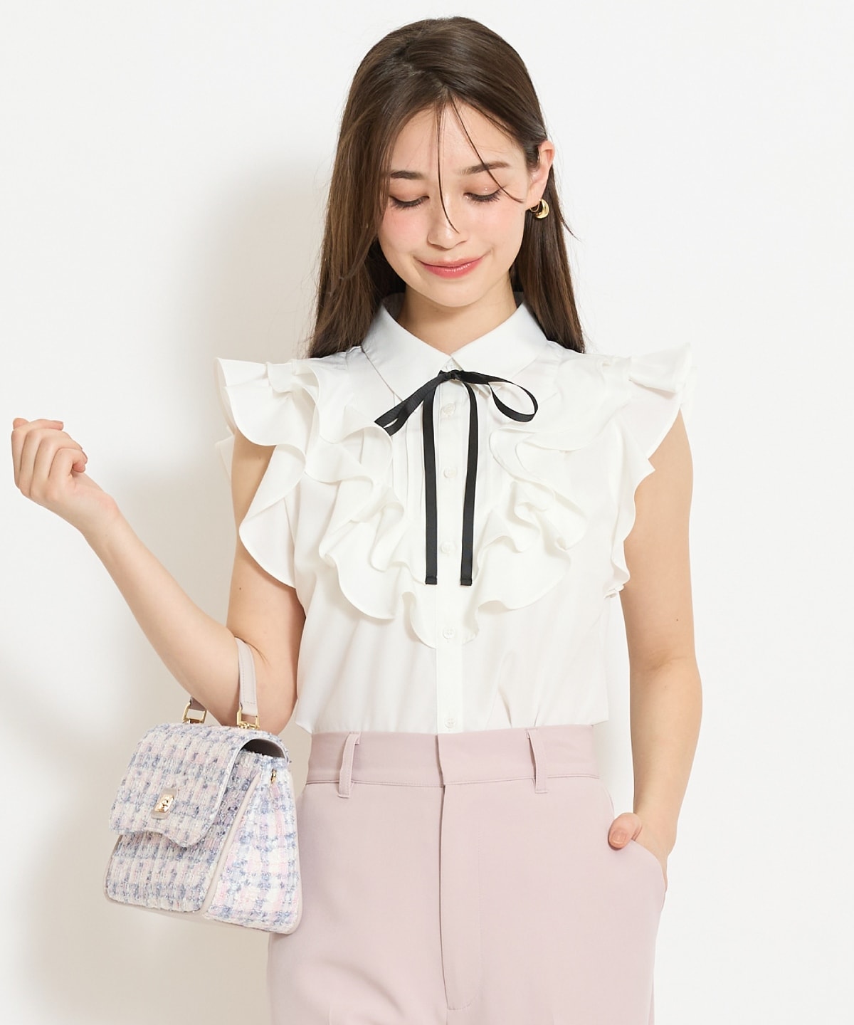 ラッフルフリルノースリーブブラウス