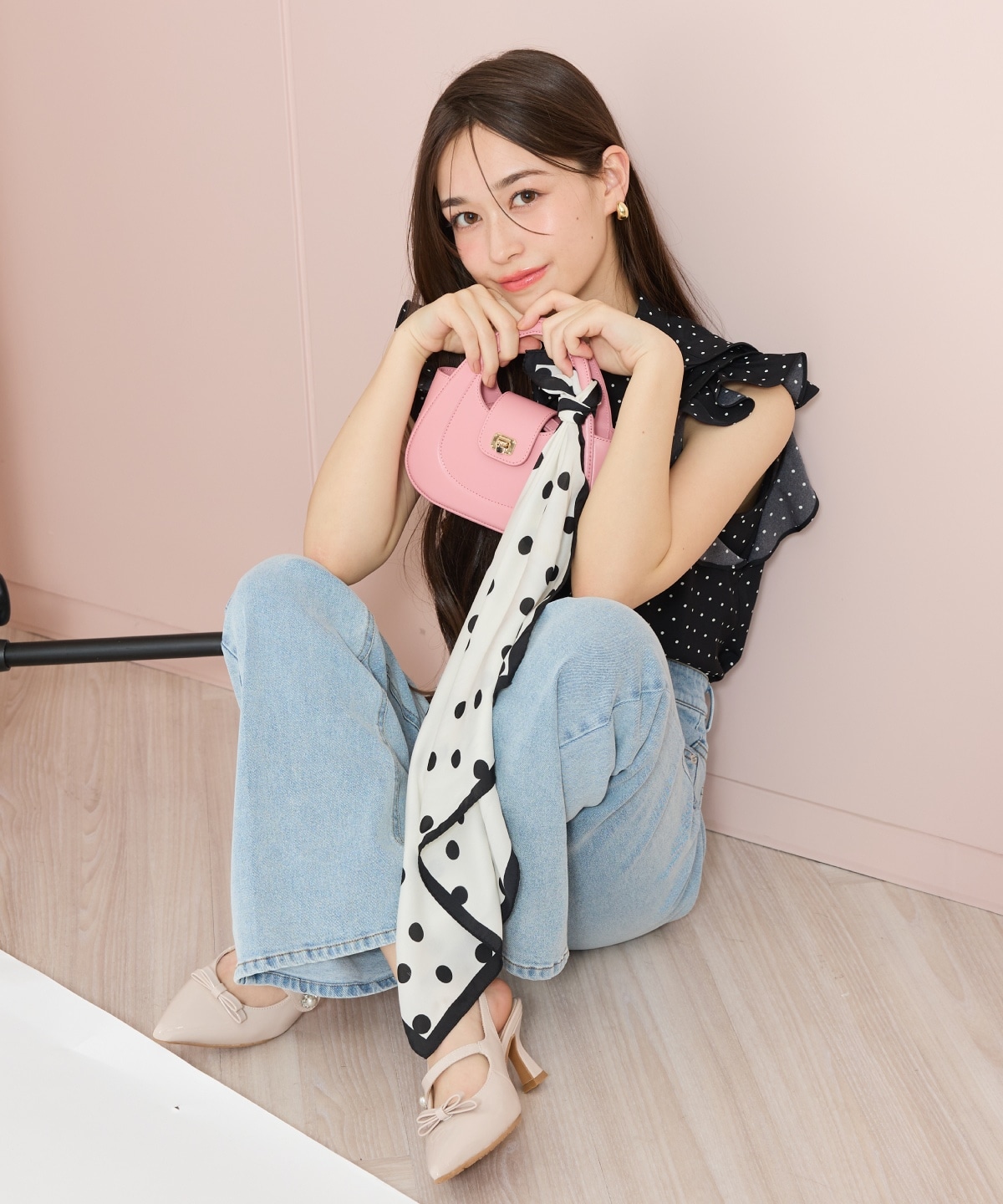 ラッフルフリルノースリーブブラウス