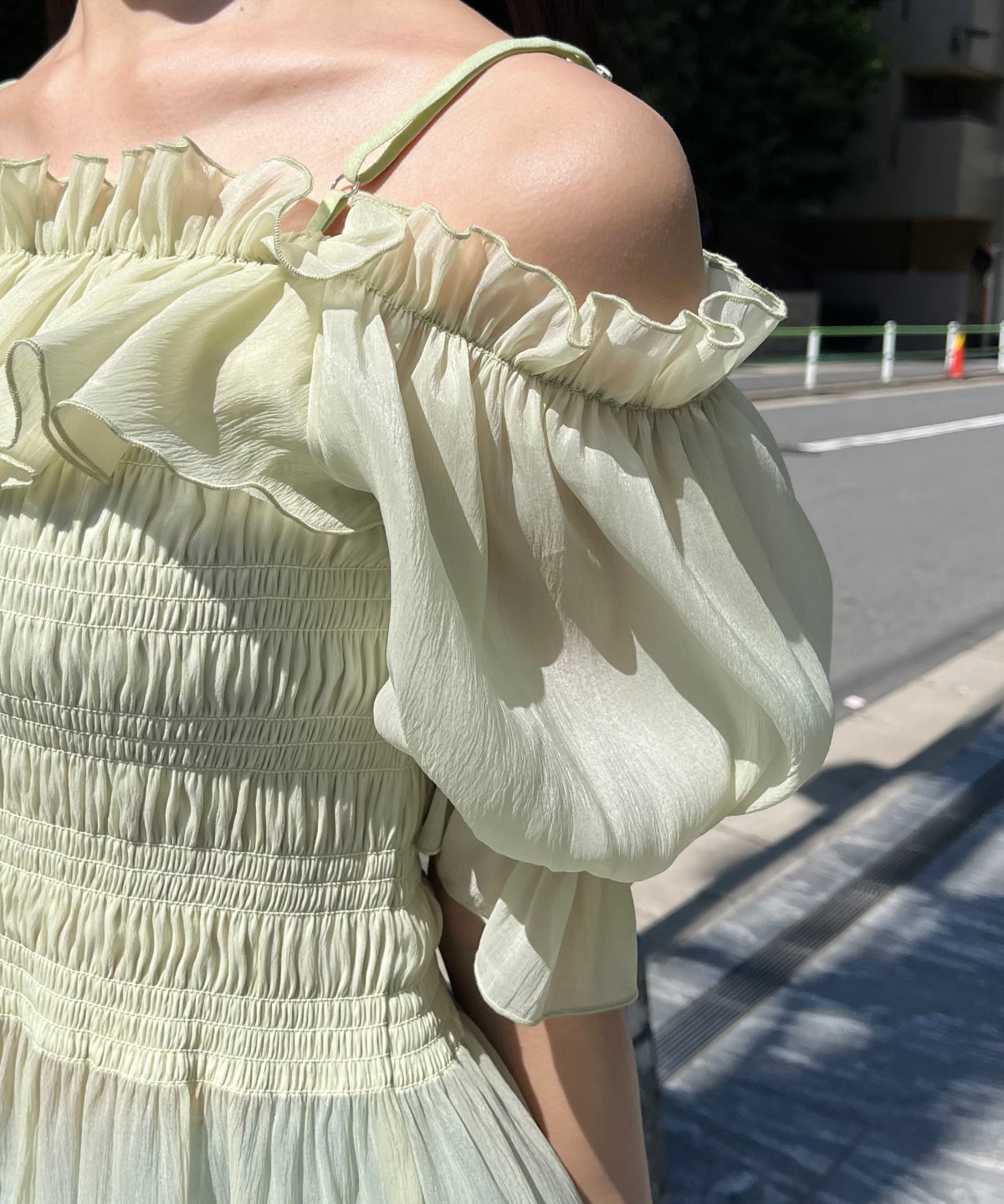 シャーリングペプラムブラウス