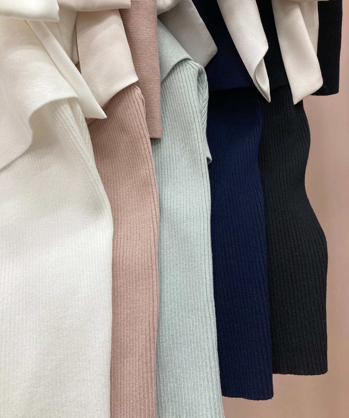 リボンオフショルハーフスリーブニット