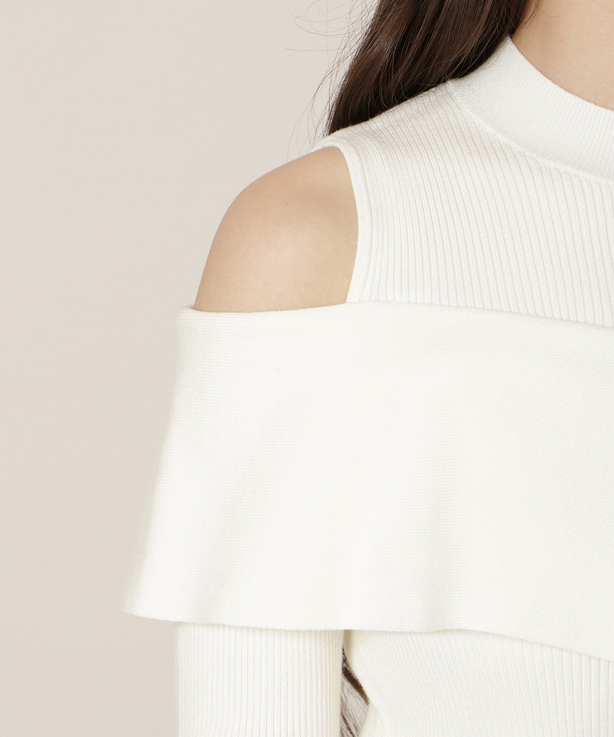 オープンショルダーレイヤードニット