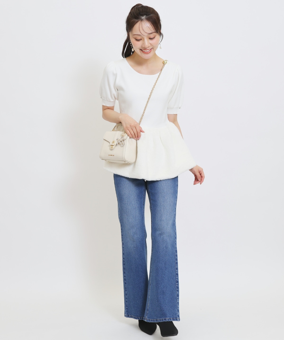 美脚ロゴ刺繍セミフレアデニムパンツ