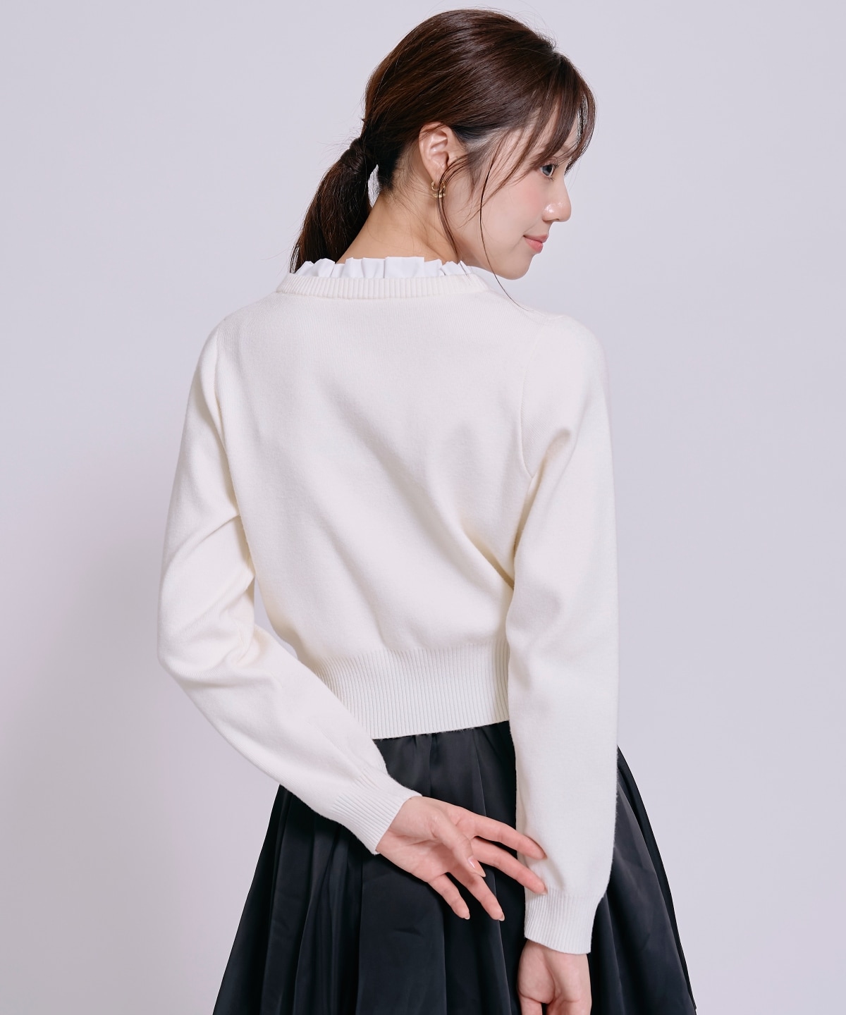 モチーフ刺繍フリルカラーカーディガン
