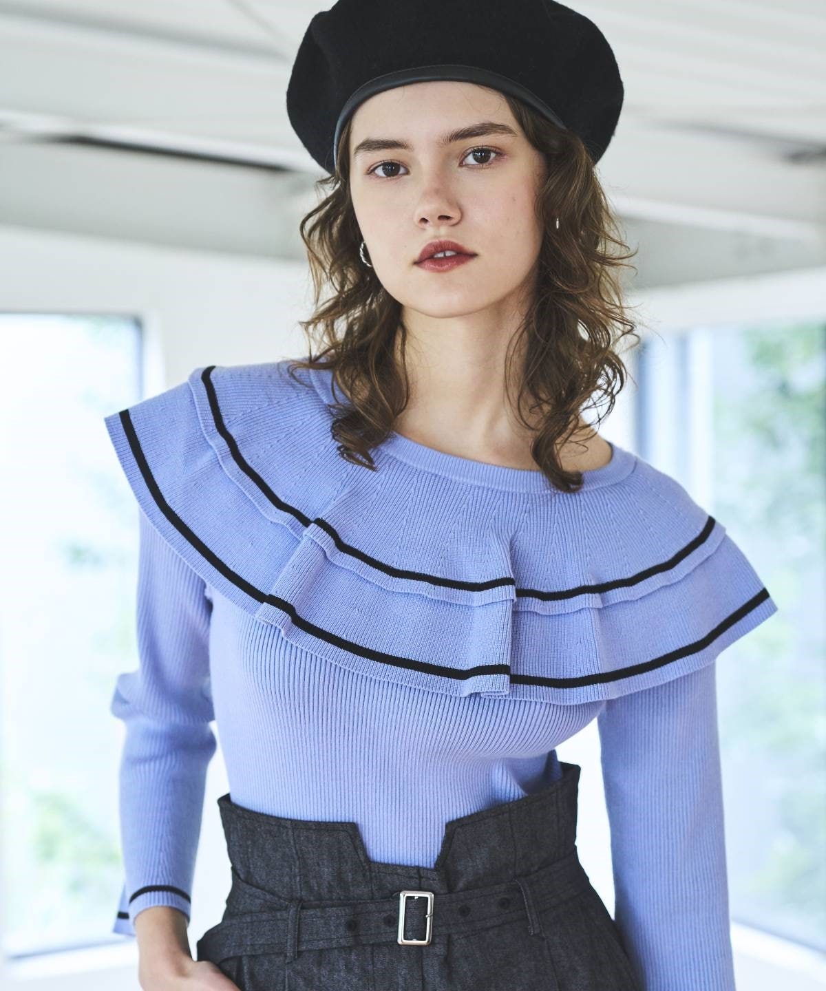 配色ケープフリルニット