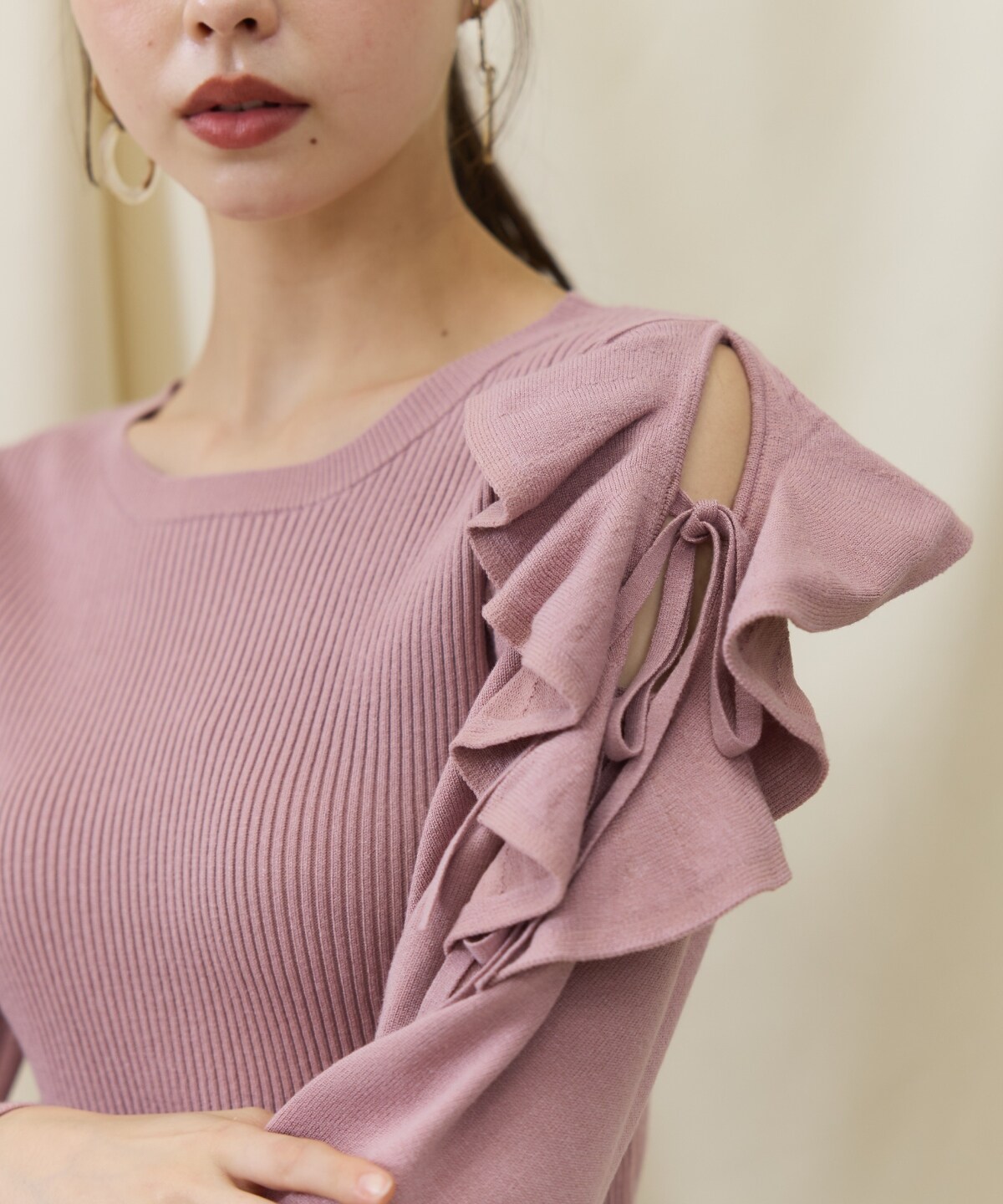 袖フリルニット