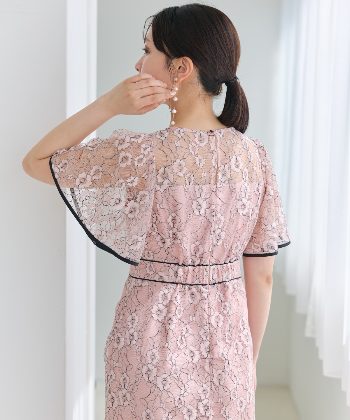 アシメギャザーパイピングレースドレス