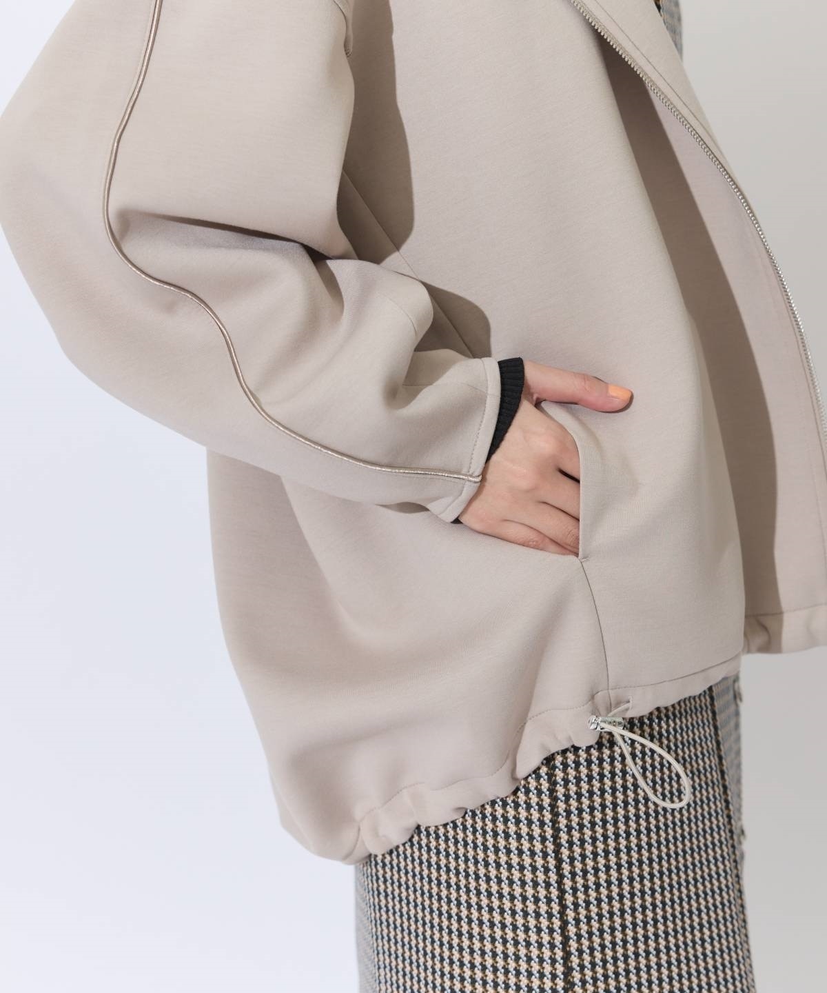 ダンボールポンチフーディーブルゾン