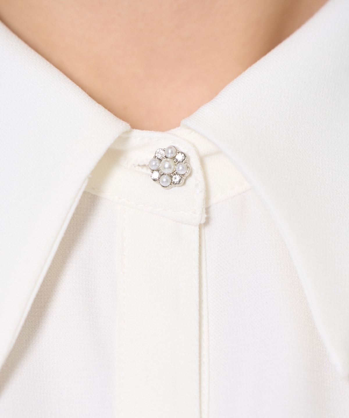 ビジューボタンフリルケープ長袖ブラウス