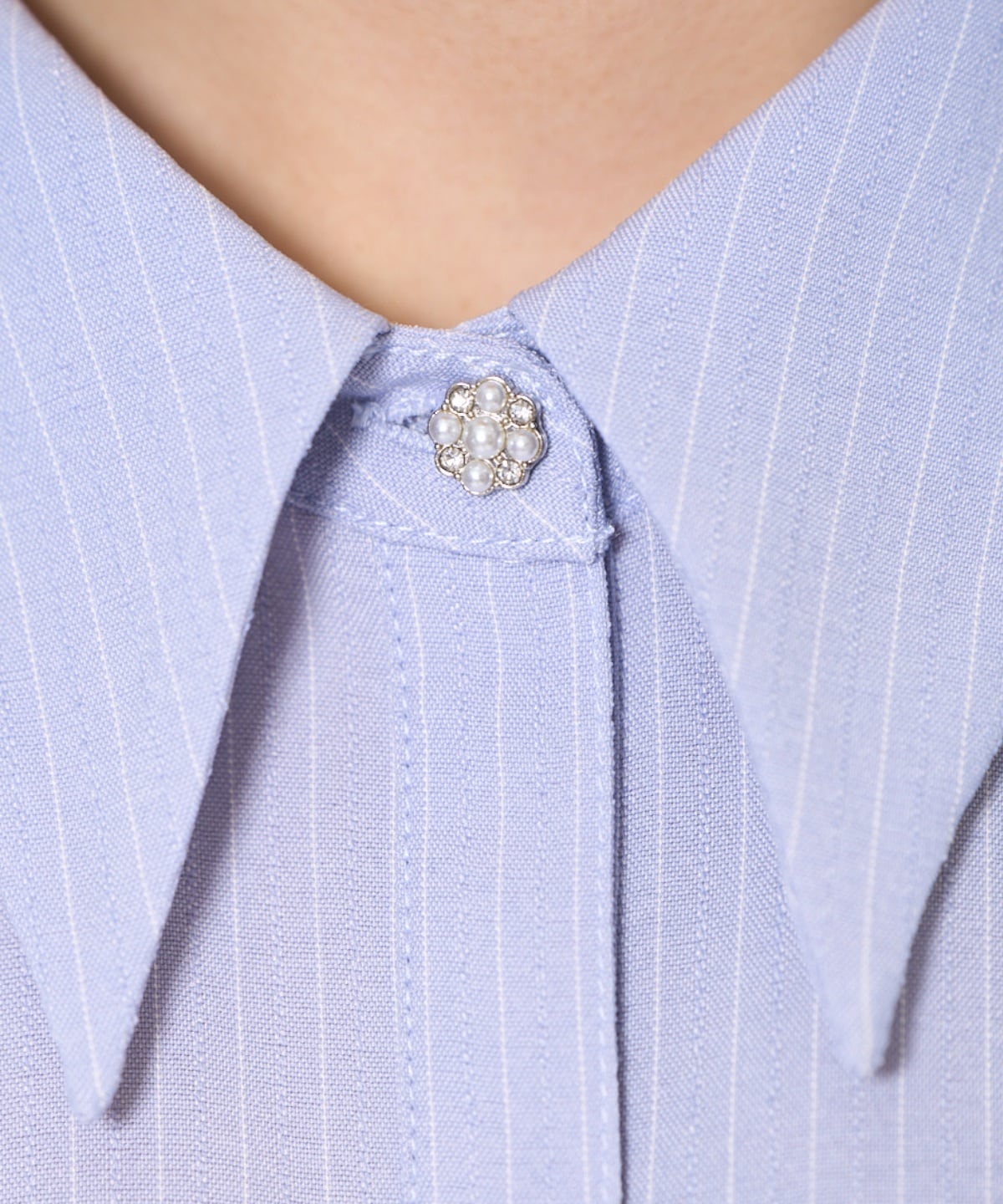 ビジューボタンフリルケープ長袖ブラウス