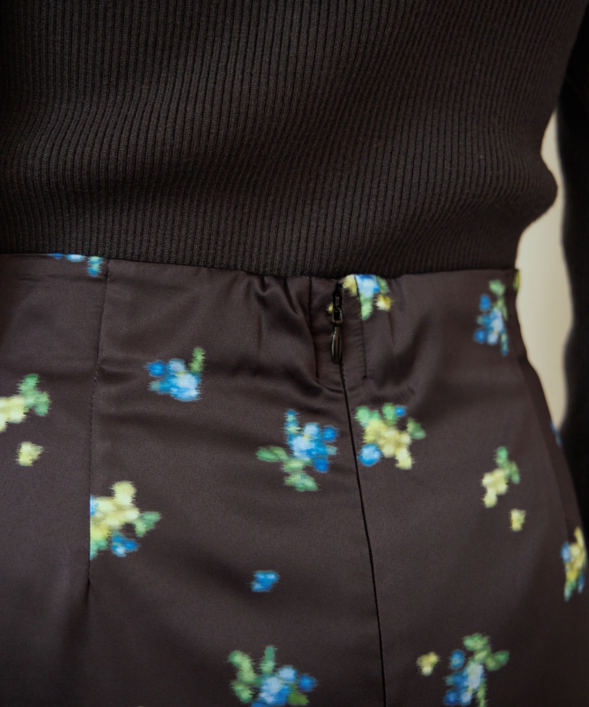 ブラーフラワープリントナロースカート