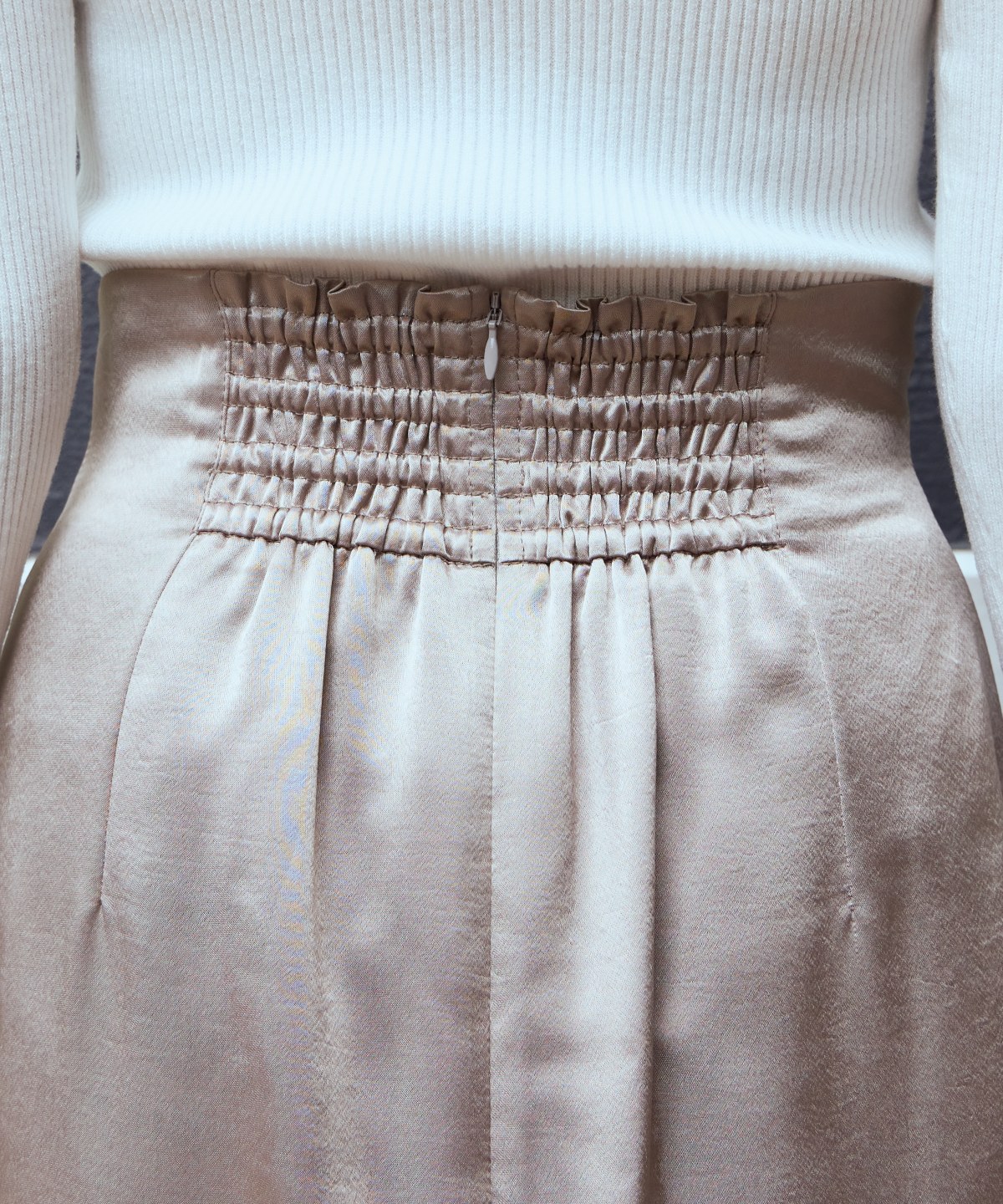 ワンサイドシャーリングサテンスカート