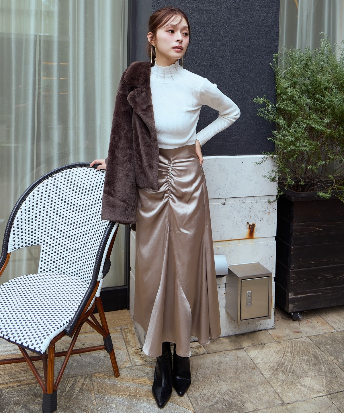 ワンサイドシャーリングサテンスカート