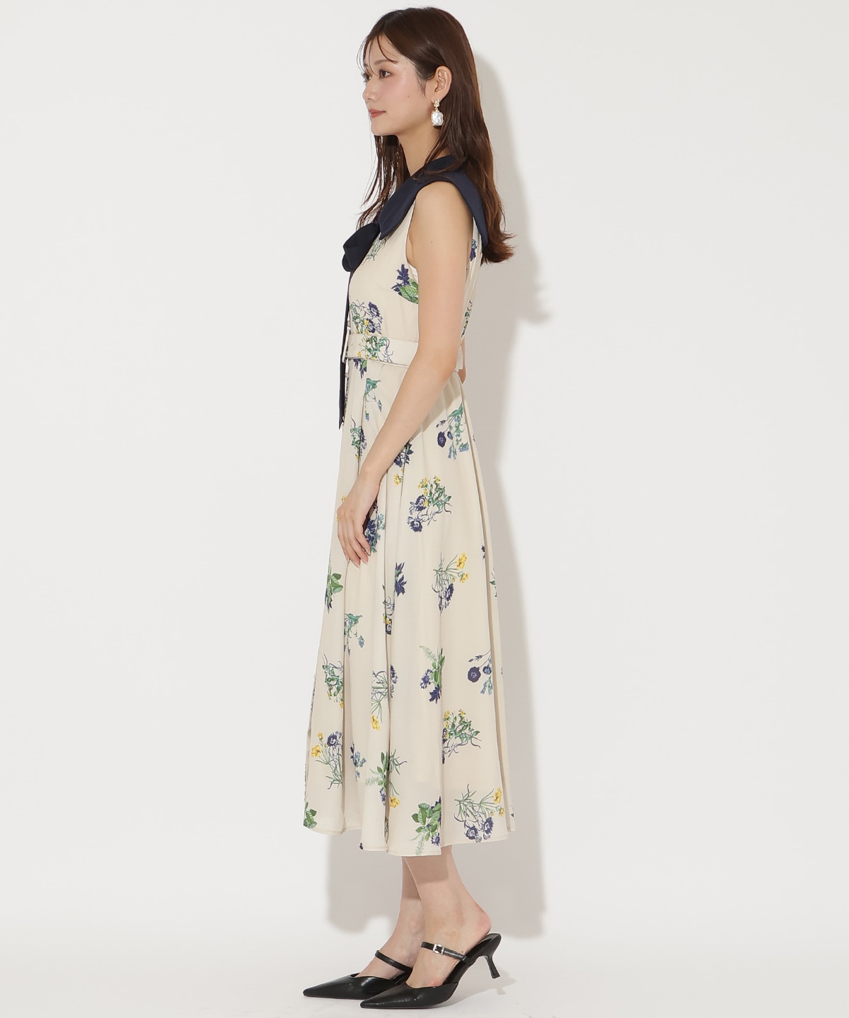 ドローイングフラワー配色襟ワンピース