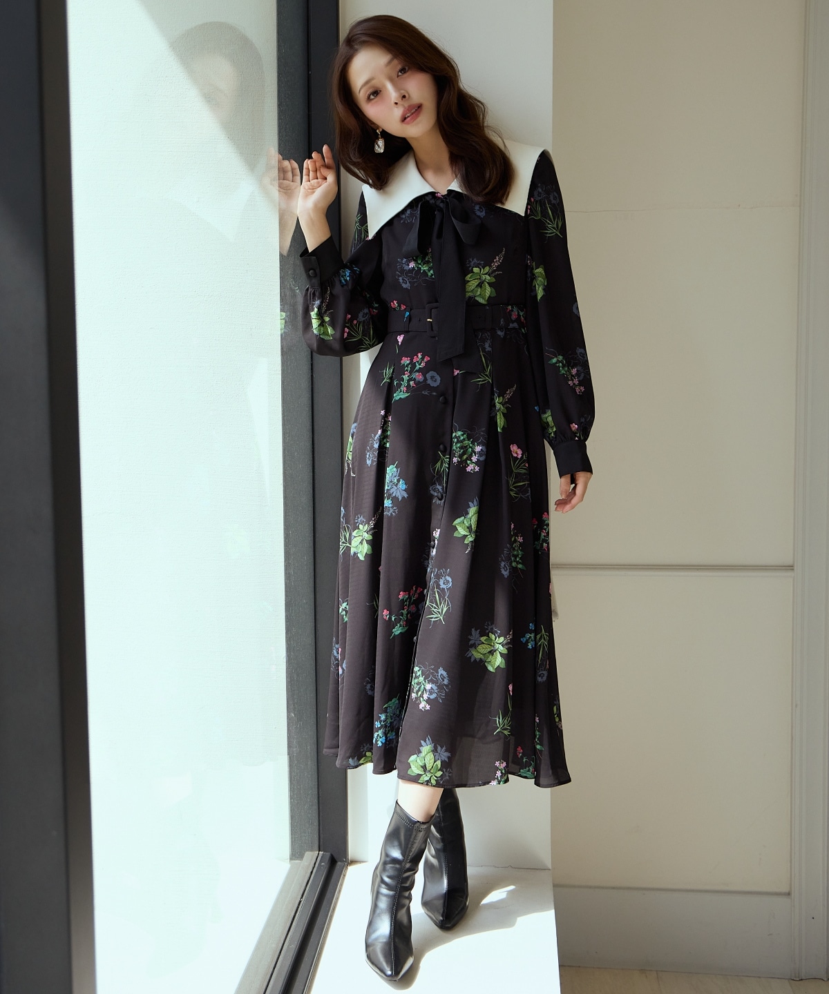 ドローイングフラワー配色襟長袖ワンピース