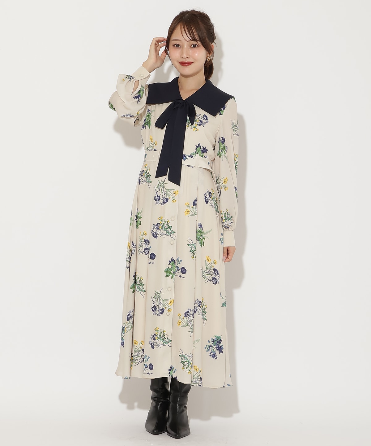 ドローイングフラワー配色襟長袖ワンピース