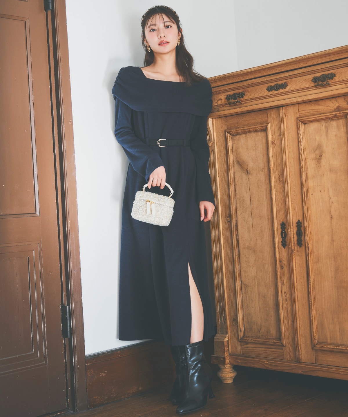 ベルト付きオフショルカットワンピース