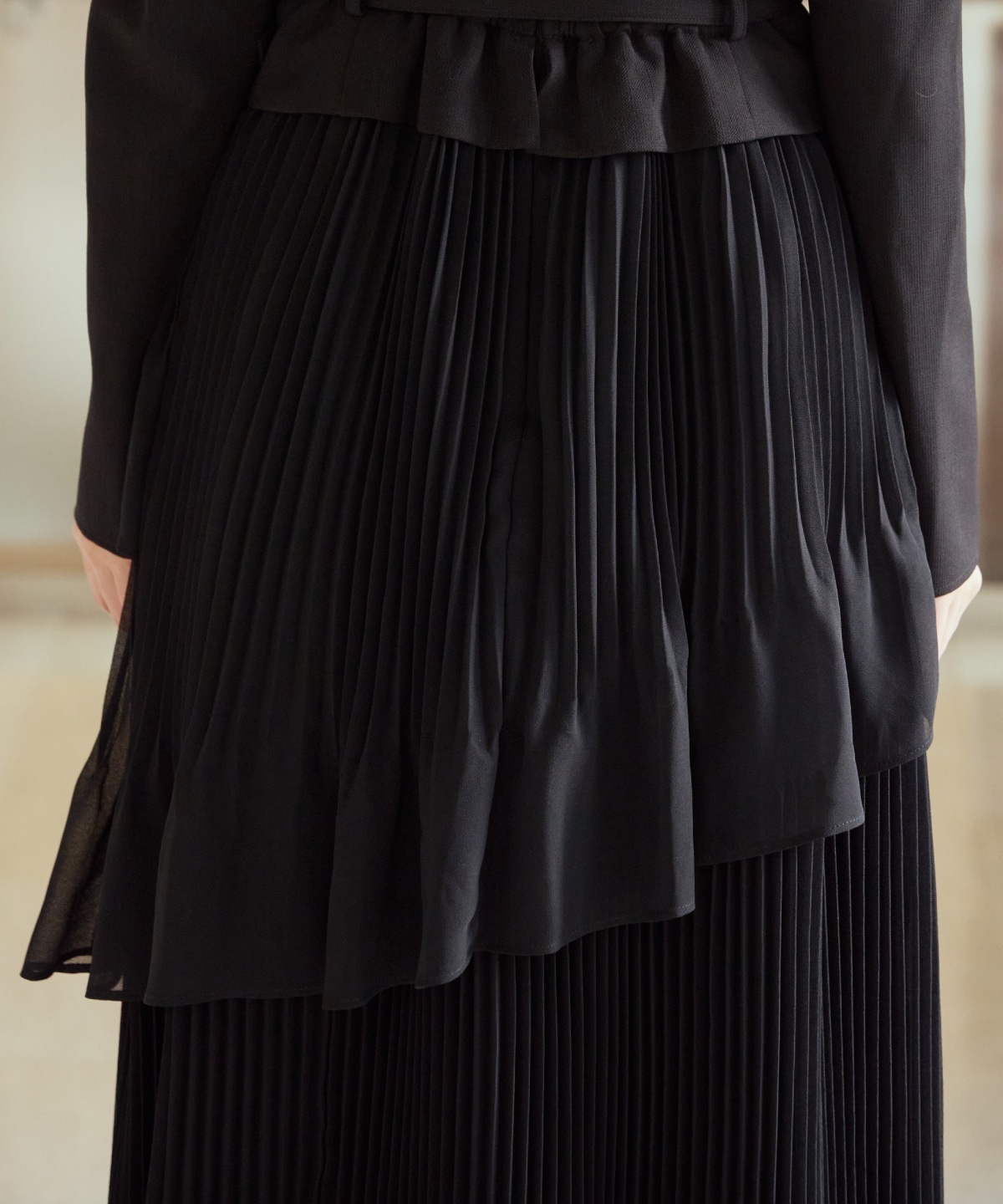 ジャケットレイヤードプリーツワンピース