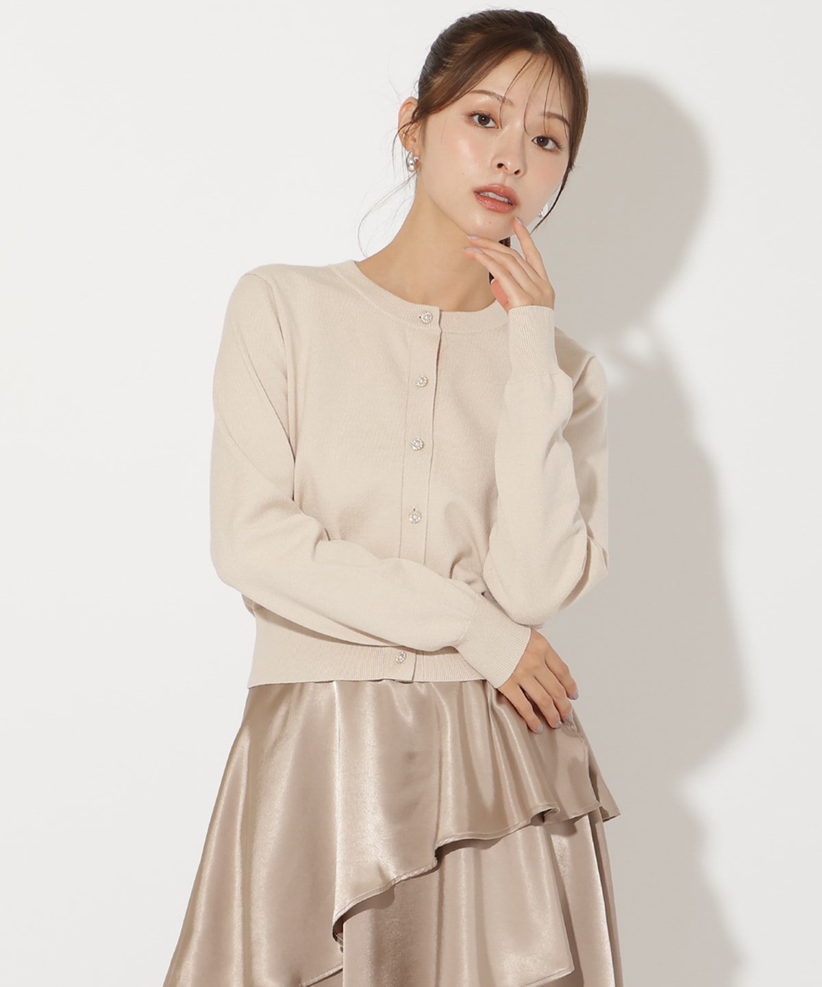 ビジューボタンクルーネックカーディガン