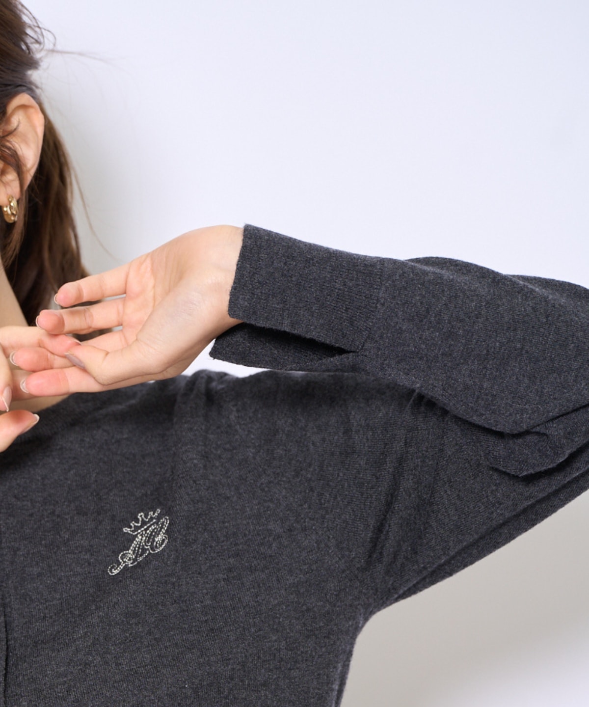 刺繍クルーネック長袖カーディガン