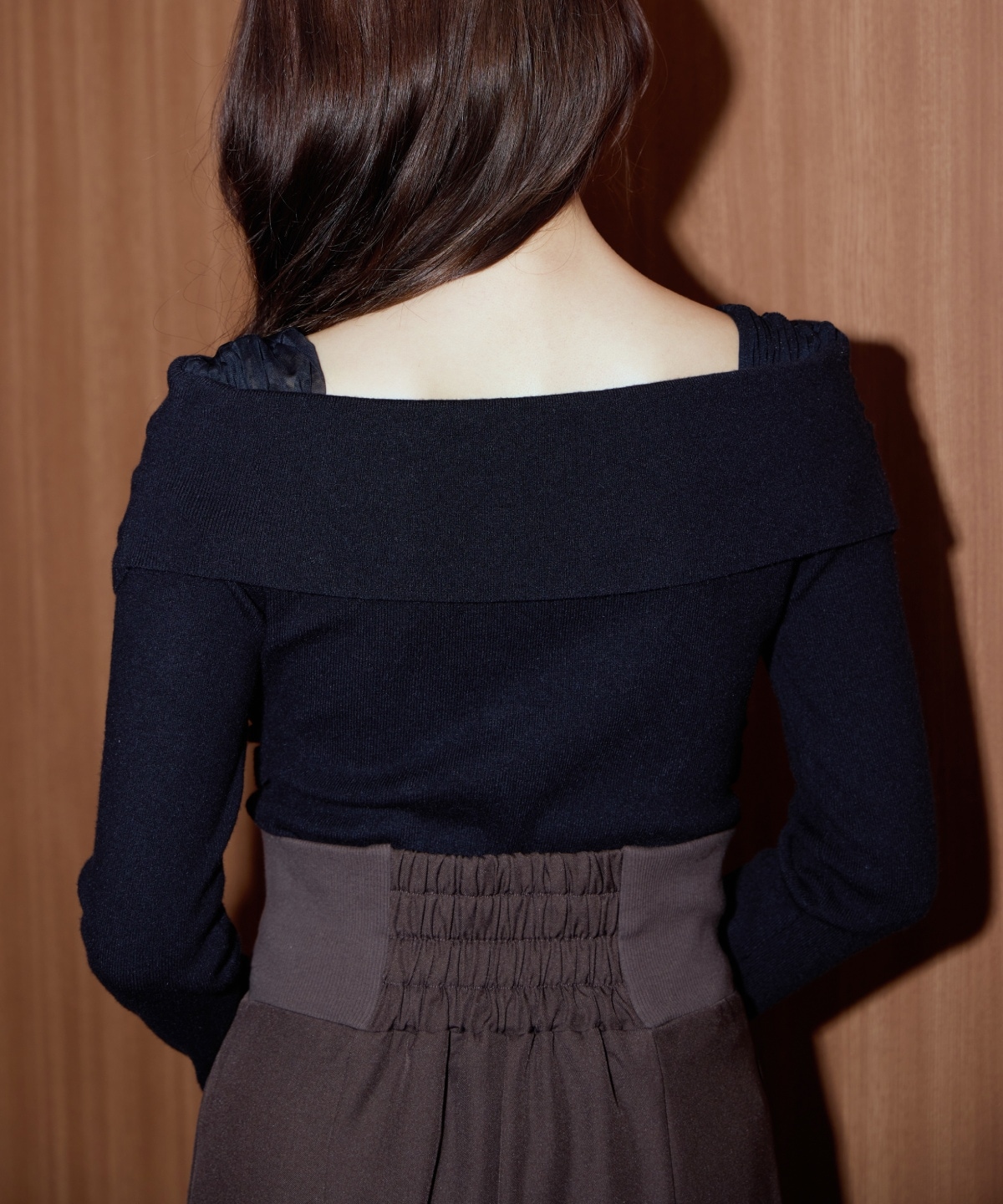 クロスネックプルオーバー