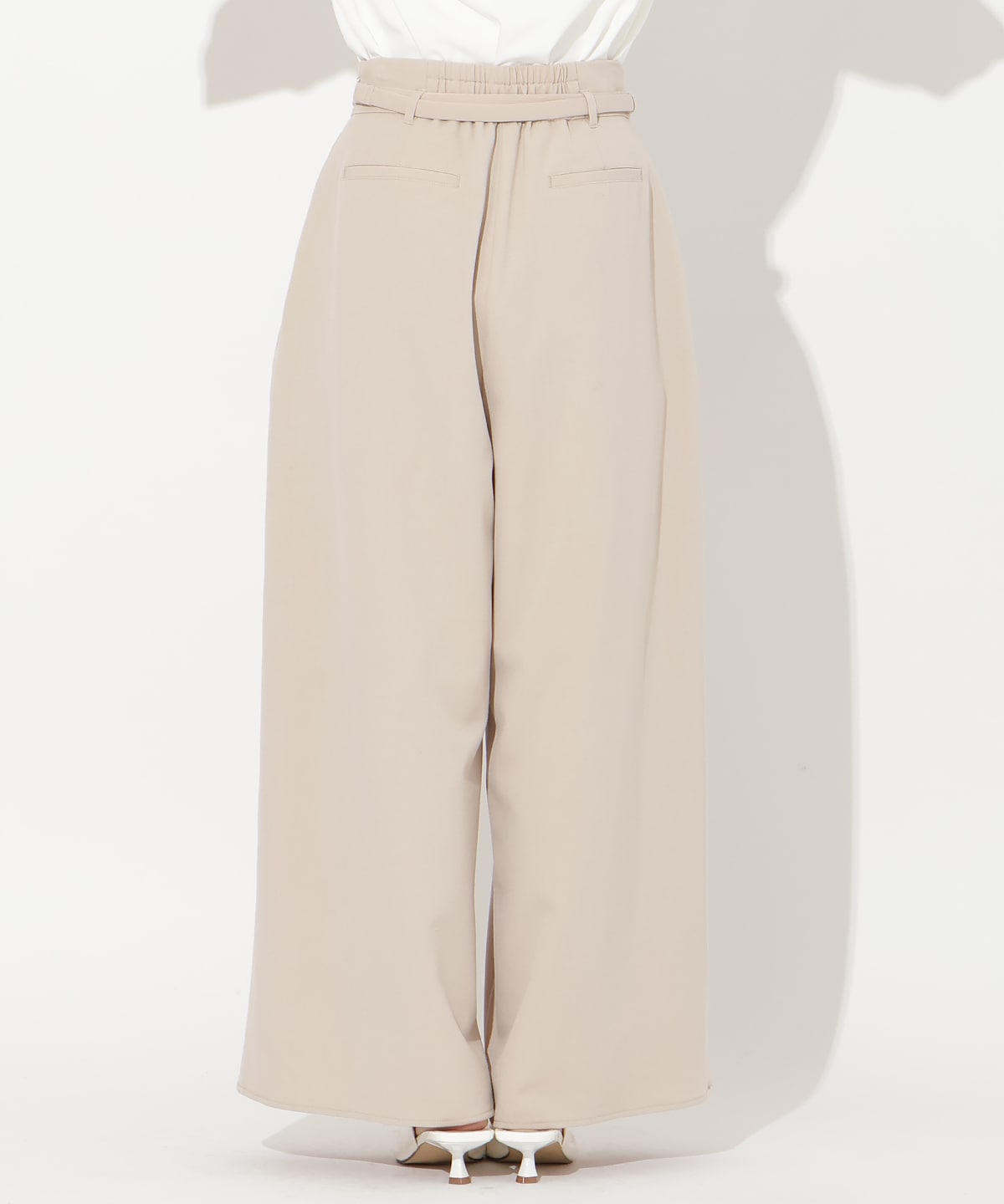 【先行予約受付中】ハイウエストタックワイドパンツ