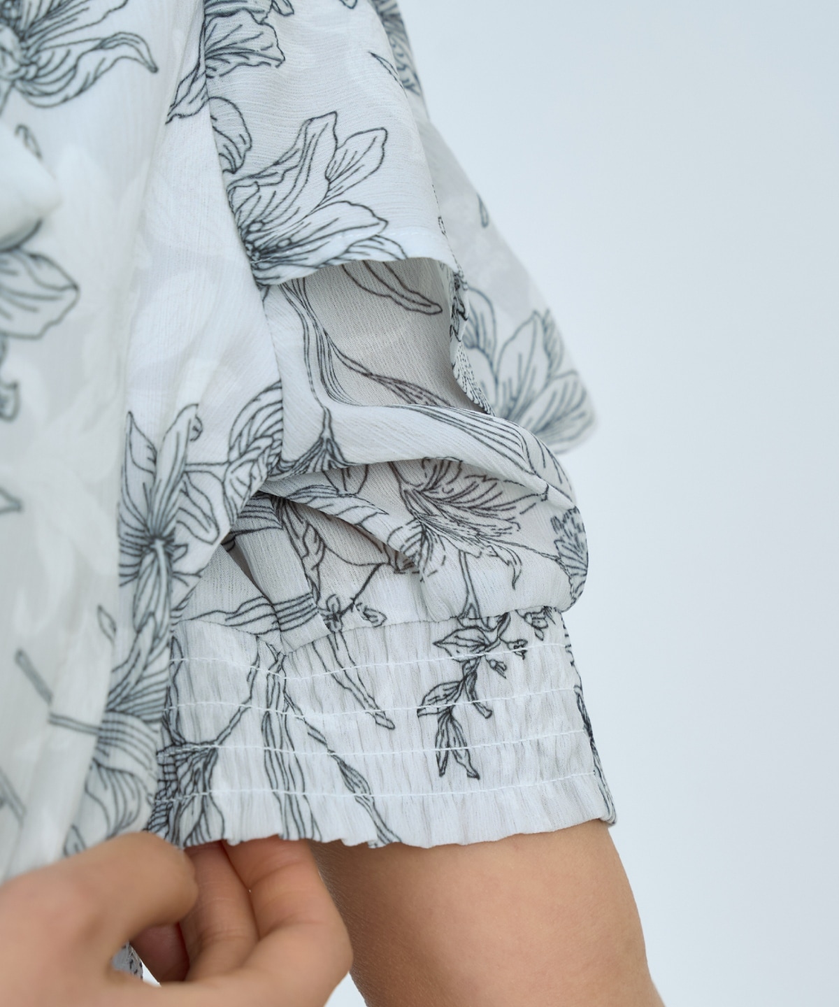 【先行予約受付中】ラインフラワーハーフスリーブワンピース