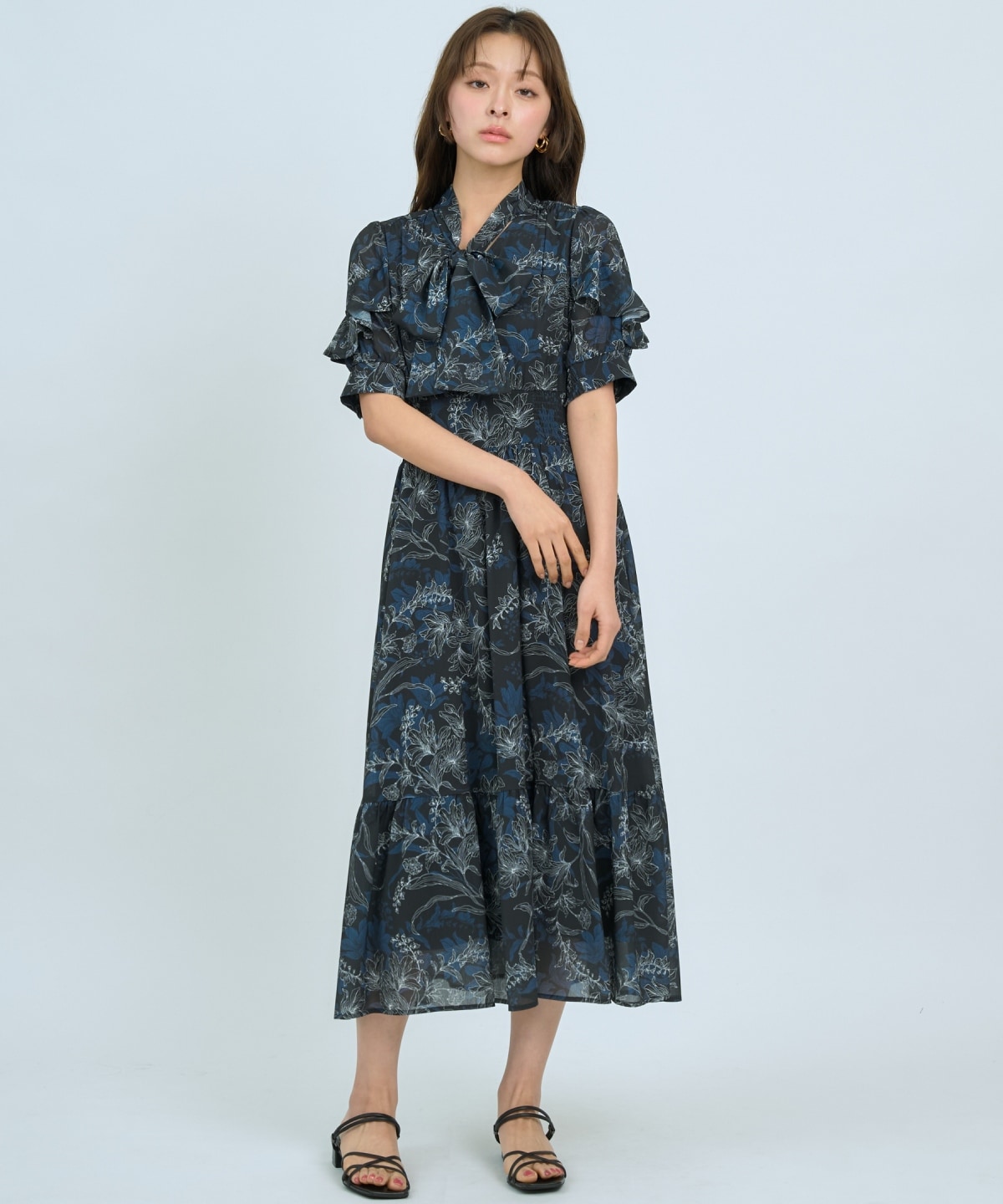 【先行予約受付中】ラインフラワーハーフスリーブワンピース