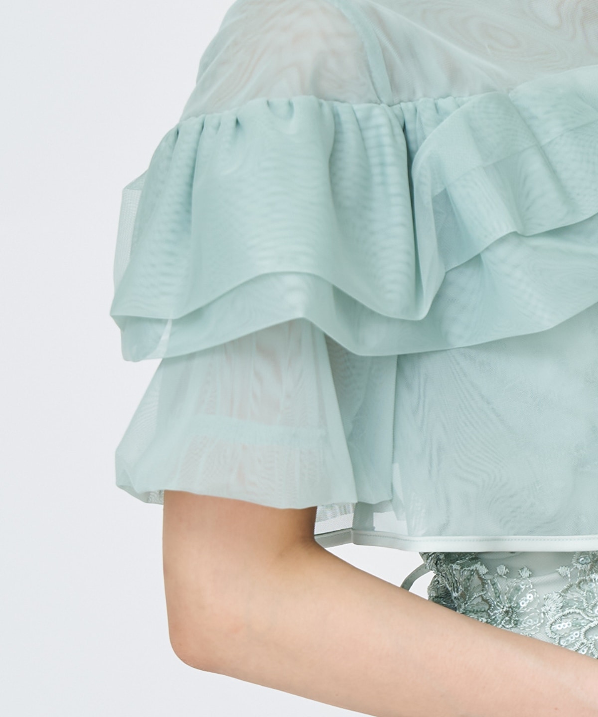 チュールレイヤードスパンコールドレス