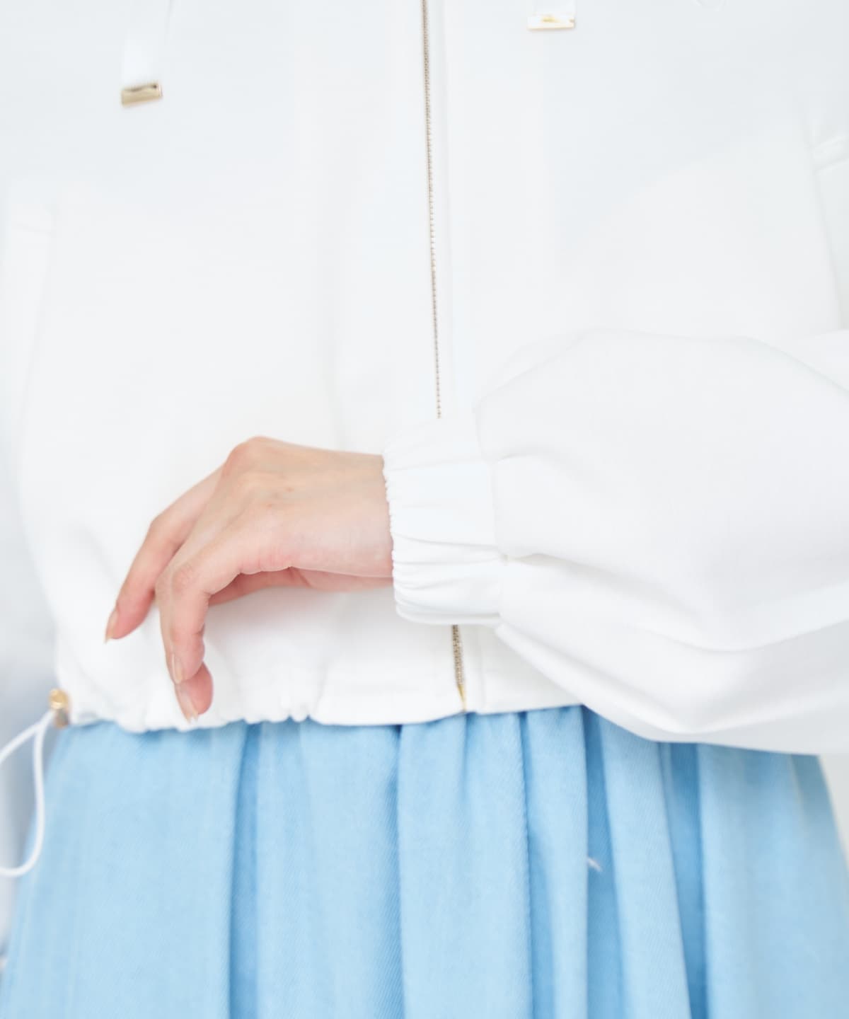 【先行予約受付中】ロゴ刺繍ZIPパーカー