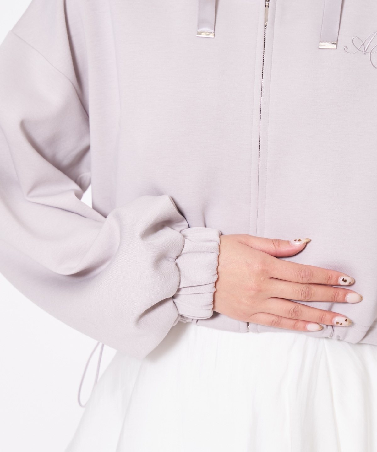 【先行予約受付中】ロゴ刺繍ZIPパーカー