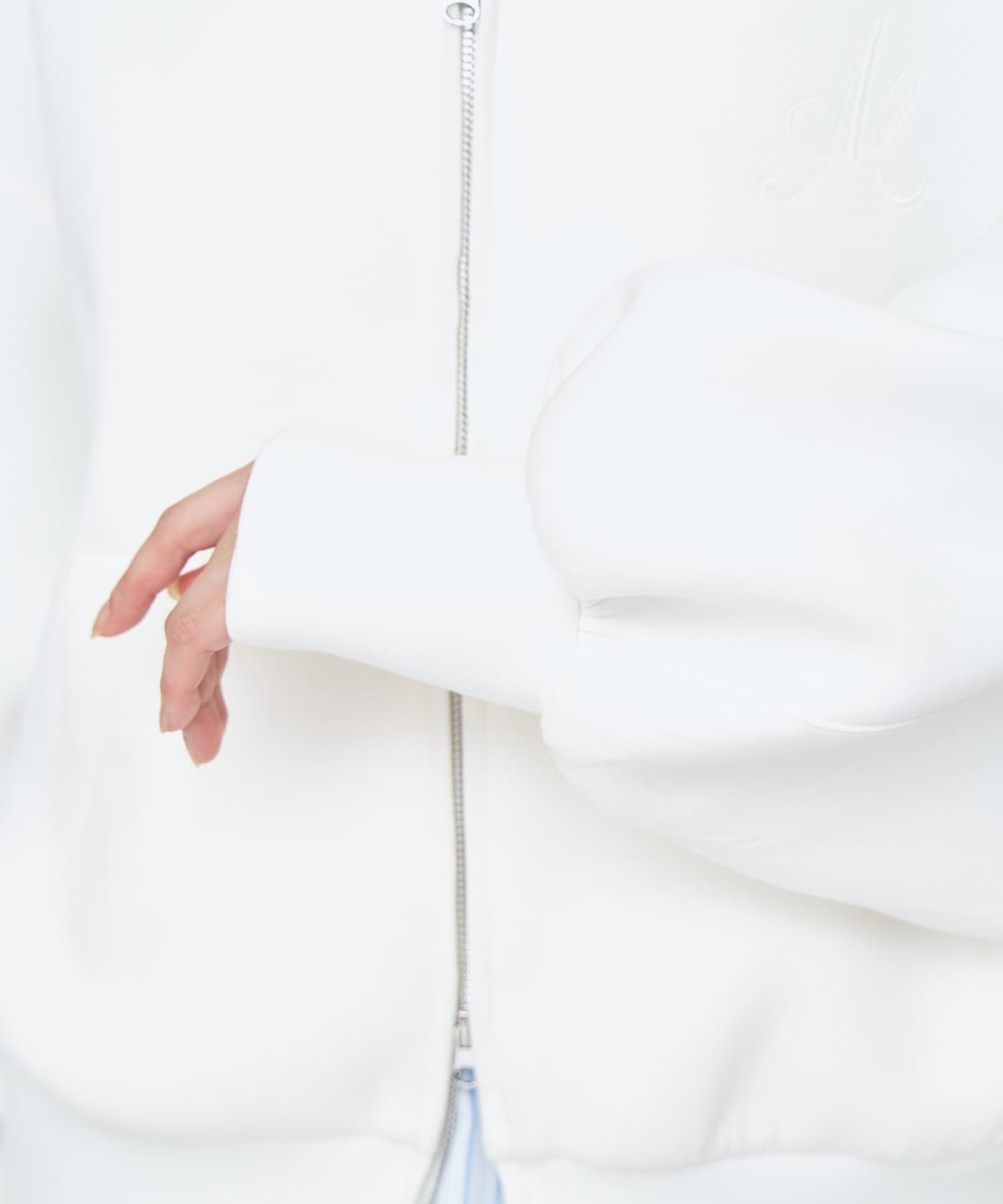 ロゴ刺繍ボンディングZIPパーカー