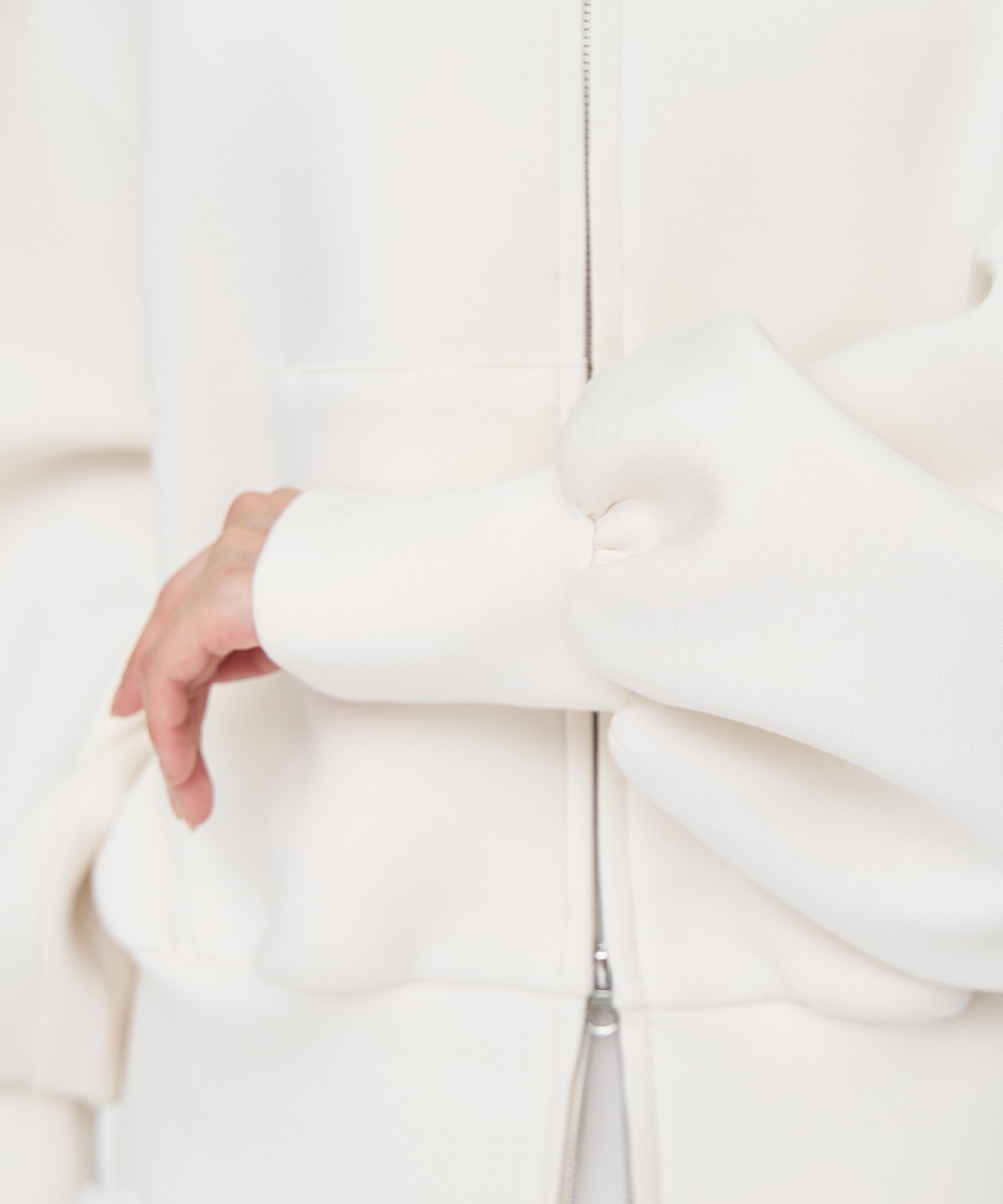 ロゴ刺繍ボンディングZIPパーカー