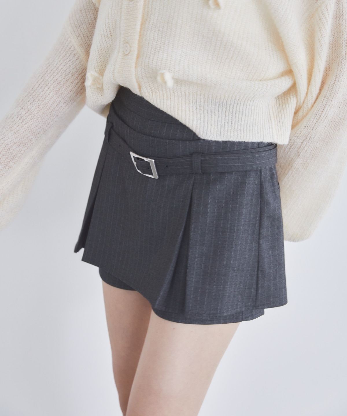 レイヤードデザインベルティッドショートパンツ