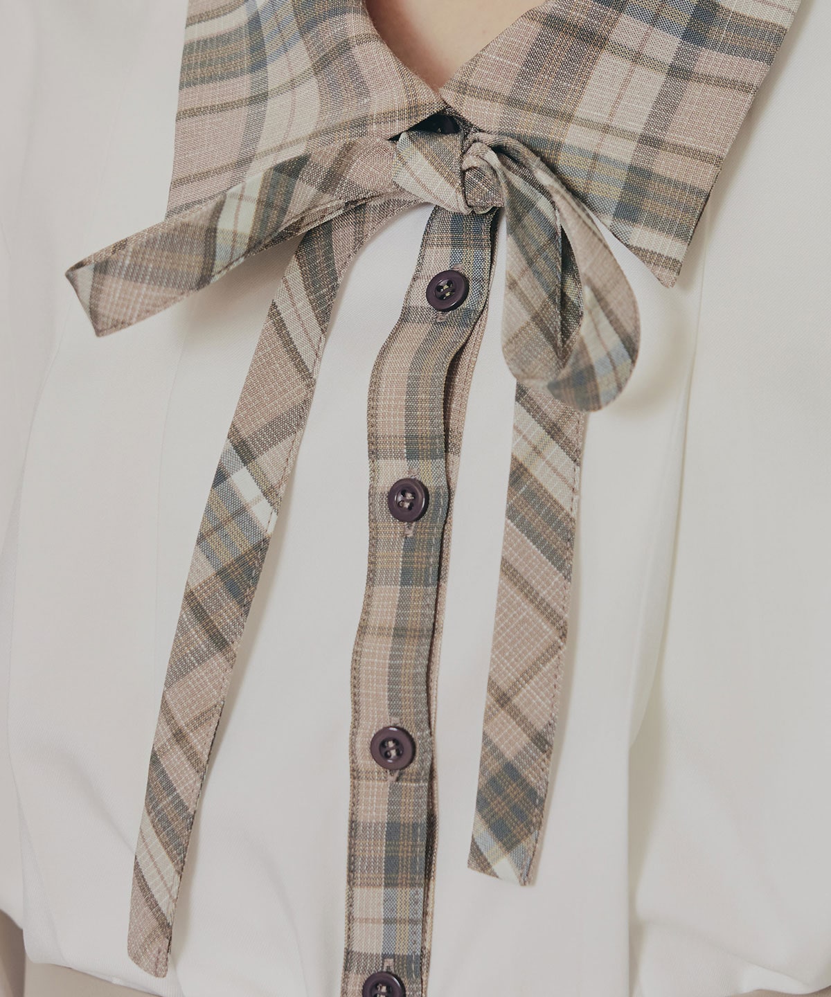 チェックバイカラーリボンタイブラウス