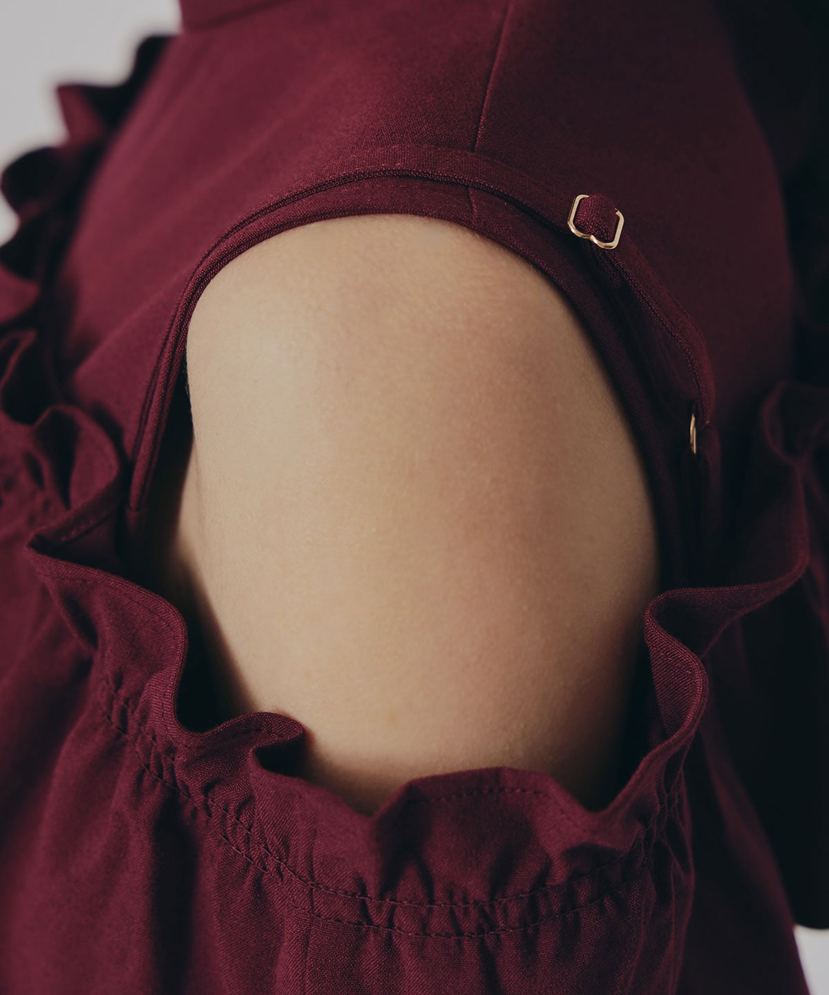 オープンショルダーフリルワンピース