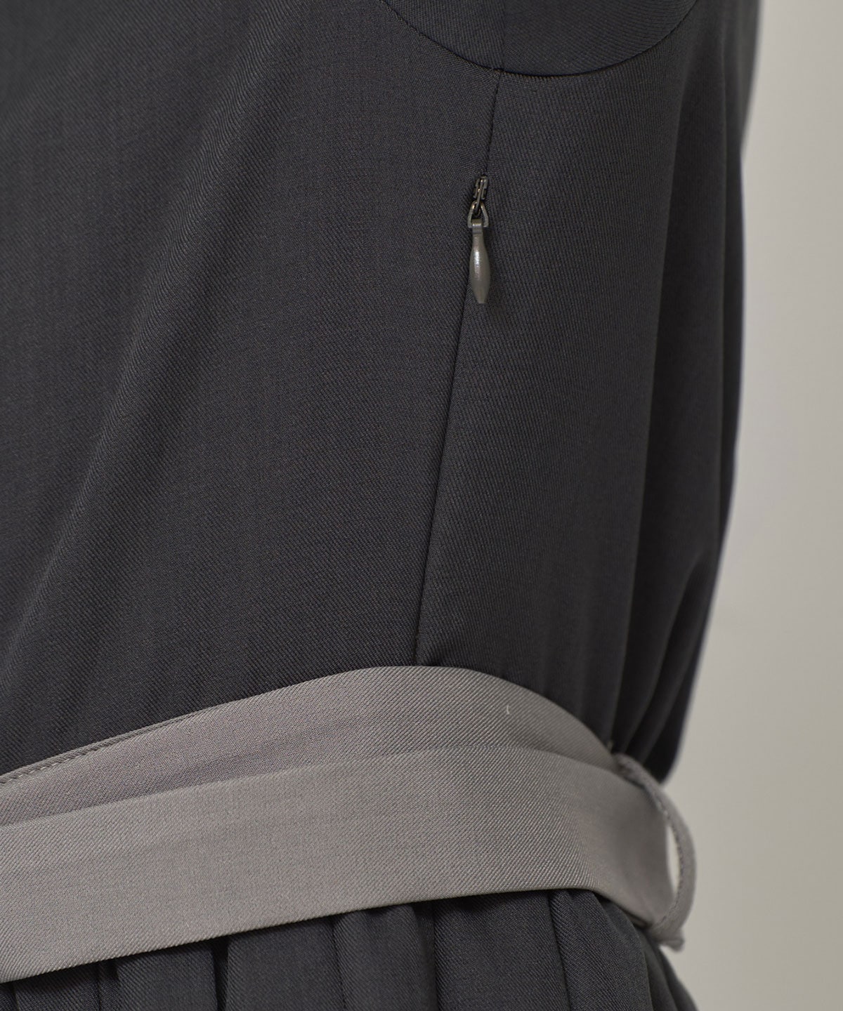 クラシカルバイカラーラインリボンタイプリーツロングワンピース