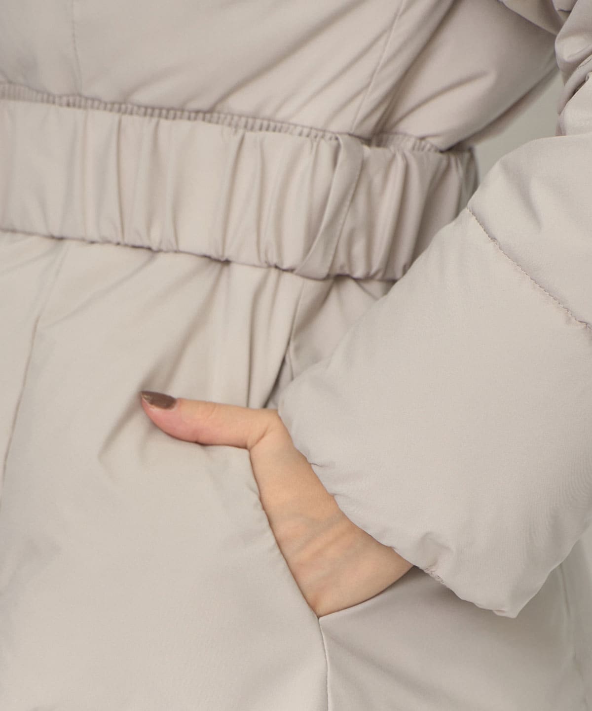 ベルトデザインキルティングファイバーダウンジャケット