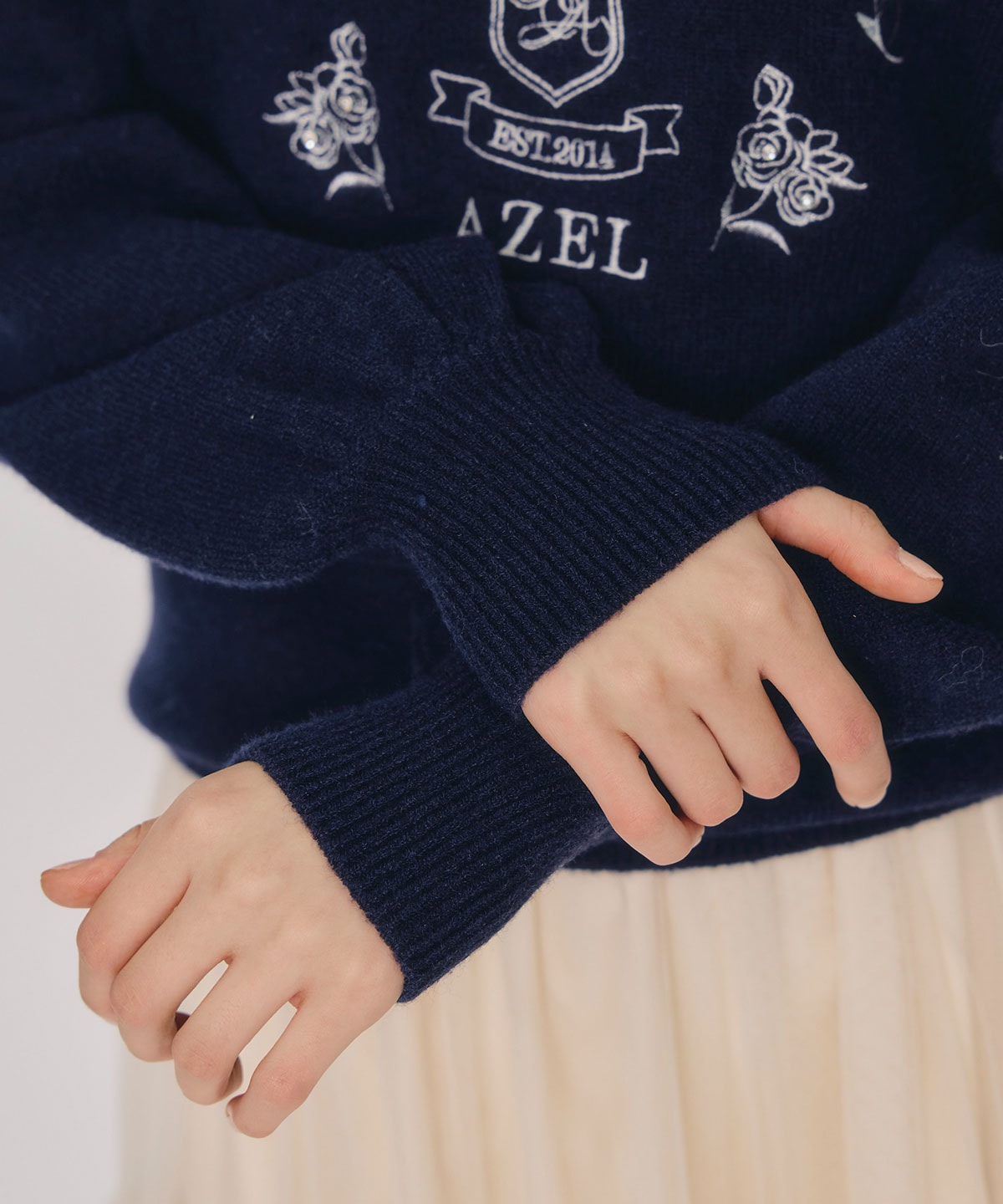 ビジューロゴエンブロイダリーニットプルオーバー